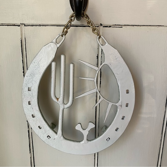 Turquoise Colored Horseshoe Jewelry Hanger - Picture 2 of 4